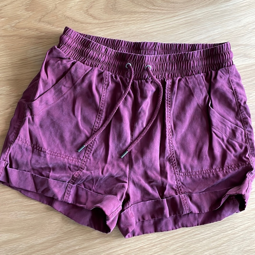 Universal thread shorts - Worn once